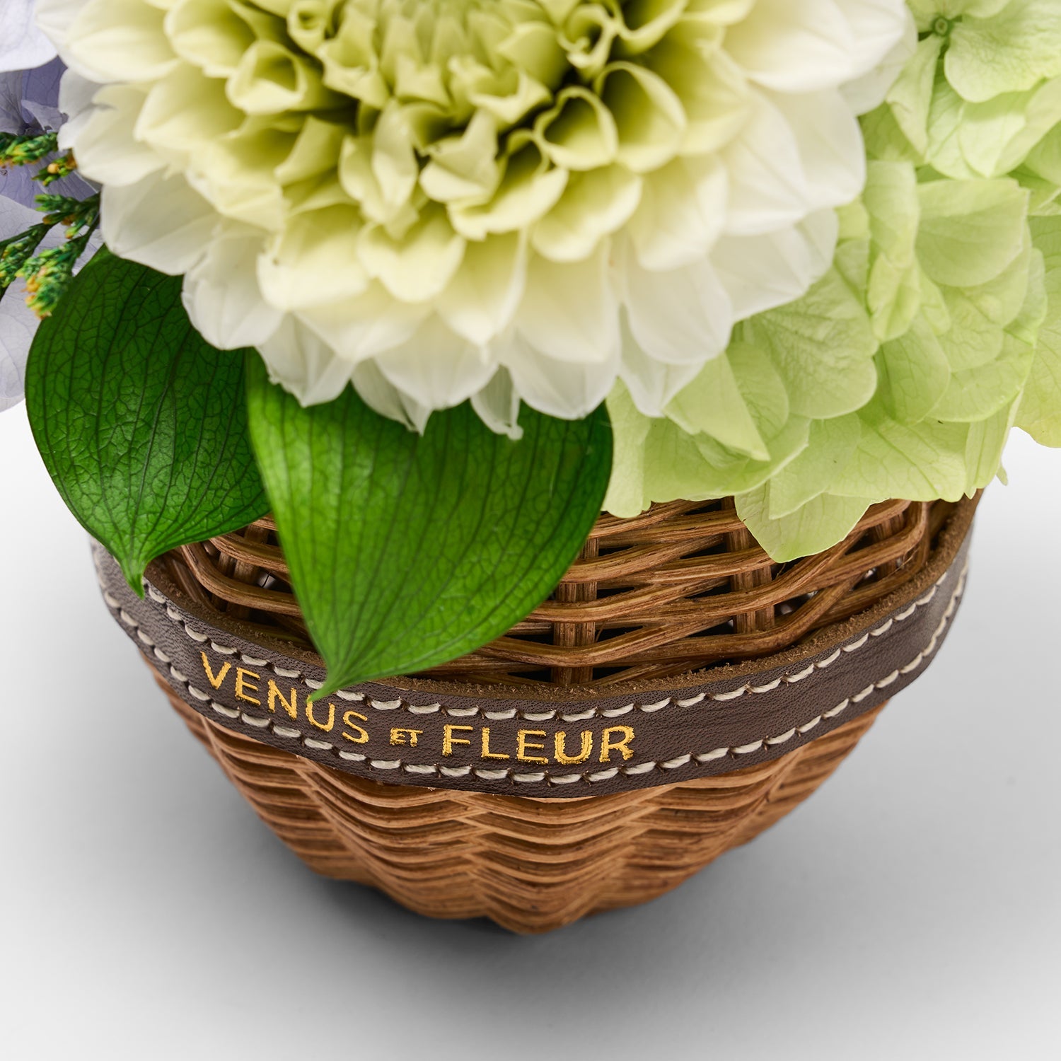 Wicker Mixed Globe