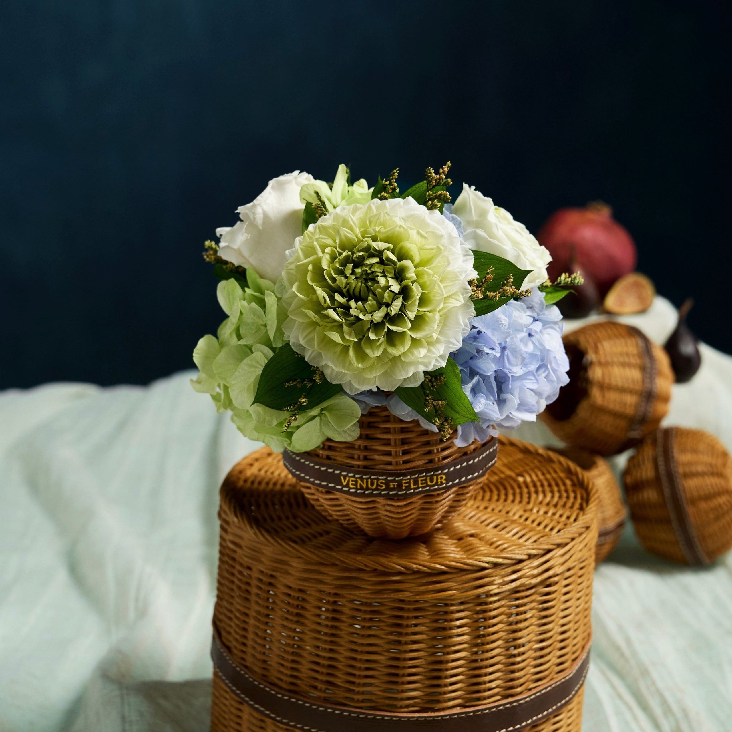 Wicker Mixed Globe
